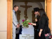 Der britische Prinz William hat während seines historischen Besuchs im Heiligen Land die Altstadt von Jerusalem und das Grab seiner Urgrossmutter Alice im Ostteil der Stadt besucht. Es ist der erste offizielle Besuch eines Mitgliedes der britischen Königsfamilie im Heiligen Land seit der israelischen Staatsgründung vor 70 Jahren. (Bild: Keystone/AP/SEBASTIAN SCHEINER)