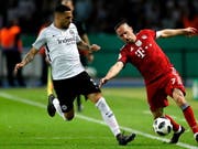 Omar Mascarell (links) spielt künftig für Schalke 04 (Bild: KEYSTONE/EPA/RONALD WITTEK)