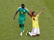 Kolumbiens Cuadrado jubelt, Senegals Sadio Mané zieht geschlagen davon (Bild: KEYSTONE/AP/GREGORIO BORGIA)