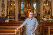 Pfarrer Heinz Angehrn versuchte stets, Predigt und Politik zu trennen. Während 26 Jahren in Abtwil gelang ihm das nicht immer. (Bild: Urs Bucher)