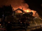 Der Brand vom Wochenende in einem ehemaligen Emmentaler Traditionsgasthof wurde absichtlich gelegt. Die Polizei hat eine tatverdächtige Frau angehalten. (Bild: Kantonspolizei Bern)