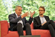 Franz Marty (links), Vater des NFA, verteidigt sein Werk. Der Kanton des Urner Finanzdirektors Urs Janett (rechts) profitiert von diesem Instrument. (Bild: Romano Cuonz (Wilen, 27.06.18))