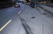 Die Bremsspur des Personenwagens beim Bahnhof Wolhusen. (Bilder: Luzerner Polizei)