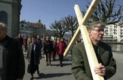 Christliche Feiern wie Ostern (Bild einer Prozession in Luzern) sollen an der Schule nicht obligatorisch werden. (Bild: Archiv LZ / Eveline Bachmann)