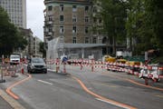 Die Baustelle für den Aufgang aus der Rathaus-Unterführung des Bahnhofs an der Rosenbergstrasse. (Bild: Fabian Egger)