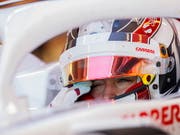 Charles Leclerc überzeugte im Alfa Romeo Sauber im ersten Training (Bild: KEYSTONE/EPA/VALDRIN XHEMAJ)