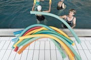 Mit einem monatlichen Rentenzustupf von 70 Franken für die Frauen will der Bundesrat die AHV-Reform vor dem Untergang bewahren. (Bild: Gaëtan Bally/Keystone (Ebikon, 16. April 2018))