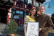 Claudia Turisser und Fabian Hartmann freuten sich 2011 über die Aufnahme in die Schweizer Gastronomie-Gilde. (Bild: Archivbild: Olaf Kühne)