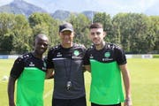 Stürmer Kekuta Manneh, Trainer Peter Zeidler und Innenverteidiger Leonel Mosevich. (Bild: PD)