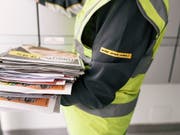 Die Post ändert 2019 die Preise für den Brief- und Paketversand nicht. (Bild: KEYSTONE/CHRISTIAN BEUTLER)