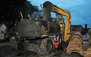 Eine der demolierten Baumaschine. (Bild: Luzerner Polizei)