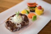   Grilled steak of beef Eringer with rosemary and lime butter. (Image: Pius Amrein) 