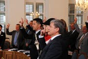 Vereidigung der beiden neuen Regierungsräte Daniel Wyler (vorne) und Christian Schäli.