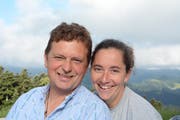 Res und Karin Rutz kam die Ehre zu, Gastgeber des Shootings des Bauernkalenders 2019 zu sein. (Bild: Beat Lanzendorfer)