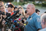 Anne Arundel County Deputy Police Chief William Krampf, Polizeichef von Anne Arundel County, informiert die Medien. (EPA/JAY FLEMING)