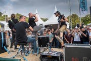 Ein Konzert der besonderen Art: «Stepfather Fred» bei ihrem illegalen Auftritt.