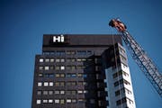 Arbeiten auf dem Gelände des Kantonspitals. (Bild: Gian Ehrenzeller/KEY)