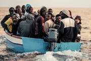 Flüchtlinge sollen in Lagern interniert werden. Ein Boot in internationalen Gewässern bei Tripolis (Bild: Johannes Moths/Hotspot-Fotos. Aufnahme von 2017)
