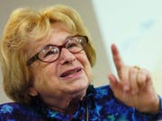 Die bekannte Sexualtherapeutin Ruth Westheimer wird am kommenden Montag 90 Jahre alt und gibt ihr Geheimnis für ein langes Leben preis. (Bild: KEYSTONE/STEFFEN SCHMIDT)