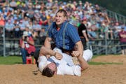 Joel Wicki bei seinem Sieg im ersten Gang gegen Andi Imhof. (Bild: Rolf Eicher/Freshfocus (Attinghausen, 3. Juni 2018)