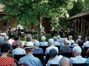 Musik unter üppigem Grün: Das Konzert fand im Garten Maria Opferung statt. (Bild: Stefan Kaiser, 2. Juni 2018)