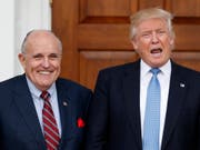 Donald Trump (r.), hier mit seinem Anwalt Rudy Giuliani, will sich nun wahrscheinlich doch nicht den Fragen des Sonderermittlers Robert Mueller stellen. (Bild: Keystone/AP/CAROLYN KASTER)