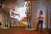 Fachreferentin Barbara Croisier nahm die Teilnehmenden mit in vergangene Zeiten. (Bild: Werner Schelbert, 3. Juni 2018)