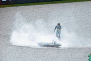 Der 31-jährige Emmentaler Tom Lüthi schied in Italien bereits nach wenigen Runden aus. (Bild: Gareth Harford/Feshfocusext (Mugello, 3. Juni 2018))