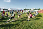 Jugendliche ziehen am Zipfelcup in Waldkirch um den Turniersieg. (Bild: Urs Bucher)