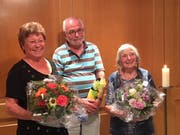 Der Puppenbühnenverein Wildhaus ernannte Irmgard und Stefan Litscher sowie Liseli Stricker (von links) zu Ehrenmitgliedern. (Bild: Rita Schiefer)