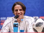 Nationalgoalie Yann Sommer hat seinen Humor trotz des bevorstehenden Spiels gegen Schweden nicht verloren (Bild: KEYSTONE/EPA/MARTIN DIVISEK)