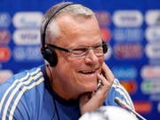 «Party-Janne»: Schwedens anfänglich kritisch beäugter Nationaltrainer Janne Andersson (im Bild) hat sich Respekt verschafft - auch denjenigen des kecken «Expressen»-Reporters Ludvig Holmberg (Bild: KEYSTONE/EPA/RONALD WITTEK)