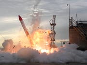 Vermutlich eine Störung im Triebwerk: Die Rakete Momo-2 geht beim Start in Japan in Flammen auf. (Bild: KEYSTONE/AP Kyodo News/MASANORI TAKEI)