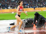 Fabienne Schlumpf verlässt den Wassergraben (Archivaufnahme) (Bild: KEYSTONE/JEAN-CHRISTOPHE BOTT)