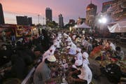 Während des Ramadans fasten die Muslime bis Sonnenuntergang. (Bild: AP)