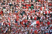 Peruanische Fans am Sonntag beim Fussball-Länderspiel Peru gegen Saudi Arabien im Kybunpark. (Bild: Ralph Ribi)