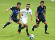 Stürmerstar Mohammed Al-Sahlawi (Mitte) gegen Japan. (Bild: AP Photo)