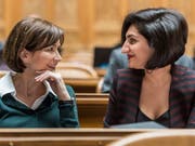Die Basler Grünen-Nationalrätin Sibel Arslan (rechts) ist mit ihrer Idee einer gesetzlich festgelegten Frauenquote auf Wahllisten für den Nationalrat gescheitert. (Bild: KEYSTONE/ALESSANDRO DELLA VALLE)