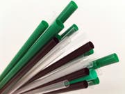Plastik-Strohhalme bleiben in der Schweiz erlaubt. Der Bundesrat plant zurzeit kein Verbot analog zur EU. (Bild: KEYSTONE/AP/BARBARA WOIKE)