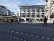 Sollte die Schweizer Stimmbevölkerung die Vollgeldinitiative annehmen, hätte das wahrscheinlich spürbare Auswirkungen auf den Schweizer Finanzplatz. (Bild: Keystone/GAETAN BALLY)
