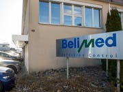 Neuer Abbau von Metall Zug bei der Tochter Belimed: Nach der Schliessung des Werks im luzernischen Ballwil werden nun im deutschen Mühldorf rund 100 Stellen abgebaut. (Archivbild vom einstigen Werk im Ballwil) (Bild: KEYSTONE/SIGI TISCHLER)