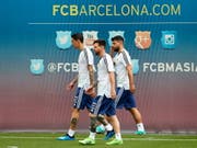 Lionel Messi (Mitte) und seine Kollegen Sergio Agüero (rechts) und Angel Di Maria (links) verzichten auf den Test gegen Israel (Bild: KEYSTONE/EPA EFE/ALEJANDRO GARCIA)