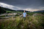 Dominik Abt, zuständig für die Öffentlichkeitsarbeit der Deponiebetreiberin Gasser AG, bei der Deponie Hächlerenfeld in Buchs. (Bild: Pius Amrein (Dagmersellen, 4. Juni 2018)