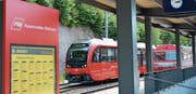 Altes verschwindet, Neues hält Einzug: Bei den Appenzeller Bahnen bedeutet dies nicht nur ein geänderter Fahrplan ab dem 9. Dezember, sondern auch der Einsatz von neuem Rollmaterial. (Bild: Martin Schneider)