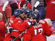 Die Spieler der Washington Capitals hatten im vierten Finalspiel gleich sechsmal Grund zum Jubeln (Bild: KEYSTONE/AP/ALEX BRANDON)