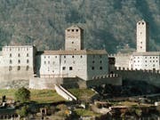 Im Castelgrande in Bellinzona kann man im Turmzimmer nächtigen. (Bild: Keystone/KARL MATHIS)