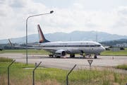 Die Boeing 737 der Royal Thai Air Force steht auf dem Militärflugplatz Emmen.(Bild: Keystone/Urs Flueeler, 5. Juni 2018)