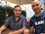 Box-Weltmeister Tefik Bajrami (rechts) und der kirgisische Ex-TV-Journalist Kairat Birimkulov. (Bild: Balz Bruder, 4. Juni 2018)