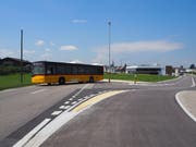 Mehr Komfort für Postauto-Fahrgäste: Seit die erhöhten Überfahrflächen abgetragen wurden, gibt es bei Niederwil kein Geholper mehr. (Bilder: Angelina Donati)