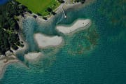 Die Badeinseln im Urnersee aus der Vogelperspektive. (Bild: Christian Perret)
